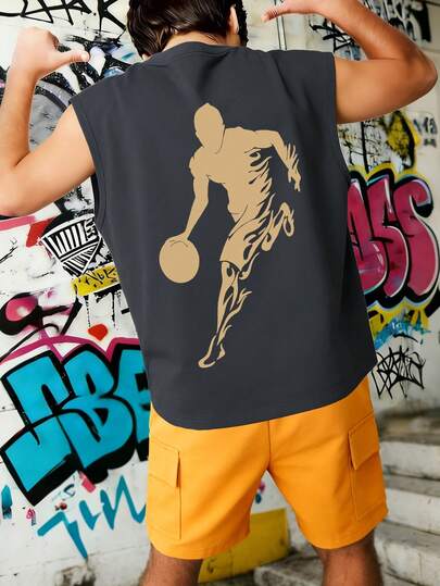 两件套男童运动街头服饰套装，包括一件宽松火焰篮球运动员图案背心和一条工装短裤，动感十足的街头风搭配。