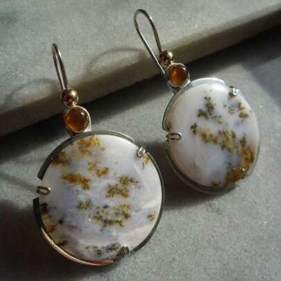 1 Đôi bông tai dáng dài thanh lịch, thích hợp để đeo hàng ngày, món quà hoàn hảo dành cho phái nữ.