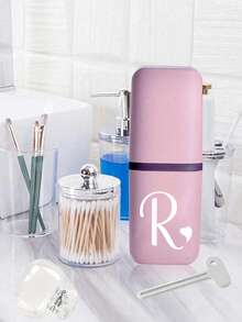 Hộp đựng bàn chải đánh răng màu hồng nhạt hình trái tim chữ cái A-Z, giúp giữ bàn chải đánh răng sạch sẽ và tiện mang theo mọi lúc mọi nơi! Hộp đựng bàn chải đánh răng du lịch, cốc đựng bàn chải đánh răng di động, thích hợp cho du lịch, cắm trại, công tác và đi học. Cốc đựng bàn chải đánh răng đa năng, cốc rửa tay du lịch, bộ đựng bàn chải đánh răng và đồ dùng vệ sinh cá nhân. - Nhiều màu - Xem 4