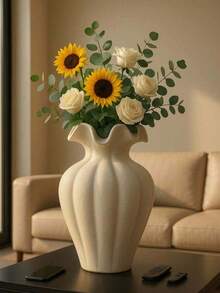 Eine handgefertigte Blumenvase, im Boho-Stil mit wellenförmigem Dekordesign und blütenförmigem Ausguss. Eine einfache Tischdekoration für Zuhause, ein rustikales Geschenk für Wohnzimmer oder Schlafzimmer. Erhältlich in den Größen M/L/XL. - A - Übersicht 6