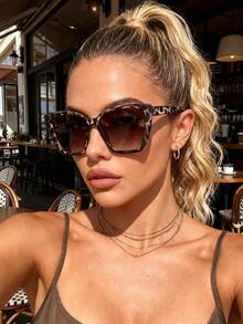 1 Pair Leopard Print Oversized Geometric Decorated Fashionable Glasses For Women, Suitable For Daily Life, Carnival Party, Street Photography, Tropical Beach Vacation, Singles Party, Summer Outing, Etc. - 1pc 白豹紋框雙茶片 - 查看 2