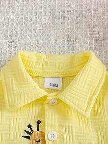 2 piezas Conjunto de camisa y pantalones cortos con estampado de dibujos animados lindos y texturizados para niño pequeño, moda callejera para niños - Amarillo - Ver 4