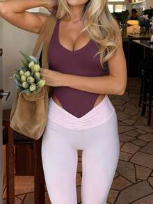 Bộ đồ liền thân dệt kim gân sọc không tay cổ chữ V hở lưng gợi cảm dành cho nữ của Muse Moon, trang phục thường ngày cơ bản không tay phong cách đường phố. - Màu đỏ tím - Xem 1