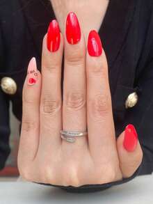 24 pièces Ongles à presser de forme amande courte, manucure rétro classique avec contraste de couleurs, imprimé cœur et ton de base rouge vif, design colorblocking vibrant, style chic et festif, convient pour les tenues de printemps/automne, les rendez-vous ou les déplacements, lumineux et polyvalent - Multicolore - Voir 3