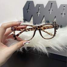 1副复古豹纹花卉蝴蝶结眼镜框 - 轻盈时尚，适合日常佩戴，猫眼设计搭配装饰蝴蝶结，完美适用于各种场合，也是馈赠亲友或参加派对的理想之选。 - 彩色 - 查看 5