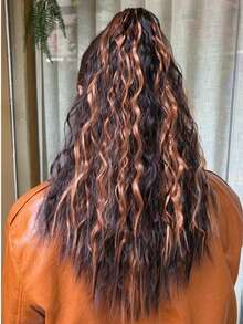 WaveTrip Ss Style Inspo 女士度假穿搭夏季穿搭 24 英寸渐变波浪爪形马尾夹式耐热合成假发，适合女性、女孩、派对和日常使用 - 挑染棕色 - 查看 6