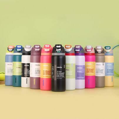  OWALA 24盎司花卉绗缝印花保温不锈钢水瓶，防漏按压式瓶盖内置吸管，双层真空设计，可放入车载杯架，24小时保温，防漏易清洗，可爱复古花卉图案，适合网球、健身、办公、旅行和户外活动，是学生、青少年和女性的理想礼物，春夏必备，也是生日、毕业和返校季的完美之选。