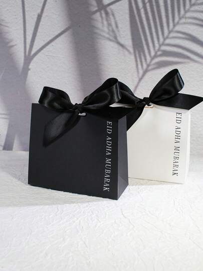 5个装宰牲节礼盒，配有丝带蝴蝶结，优雅的黑白简约方形纸质礼盒，印有“Eid Mubarak”（宰牲节快乐）字样，可包装迷你糖果等小礼物，也可用于派对餐桌装饰、伊斯兰节日婚礼活动，易于组装。