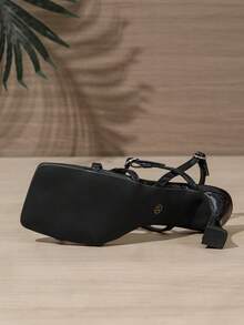 Giày sandal cao gót mũi vuông màu đen dành cho nữ, quai chéo, kiểu dáng tối giản, gót mảnh, thích hợp cho mặc hàng ngày, dự tiệc, tôn dáng và giúp thon gọn. - màu đen - Xem 8