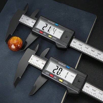 An Electronic Micrometer Measuring Tool With An LCD Display Screen, Using A Carbon Fiber Plastic Vernier Caliper And A Battery Powered Precision Measuring Instrument, Used For Daily Office Work - Measuring Range Up To 150mm