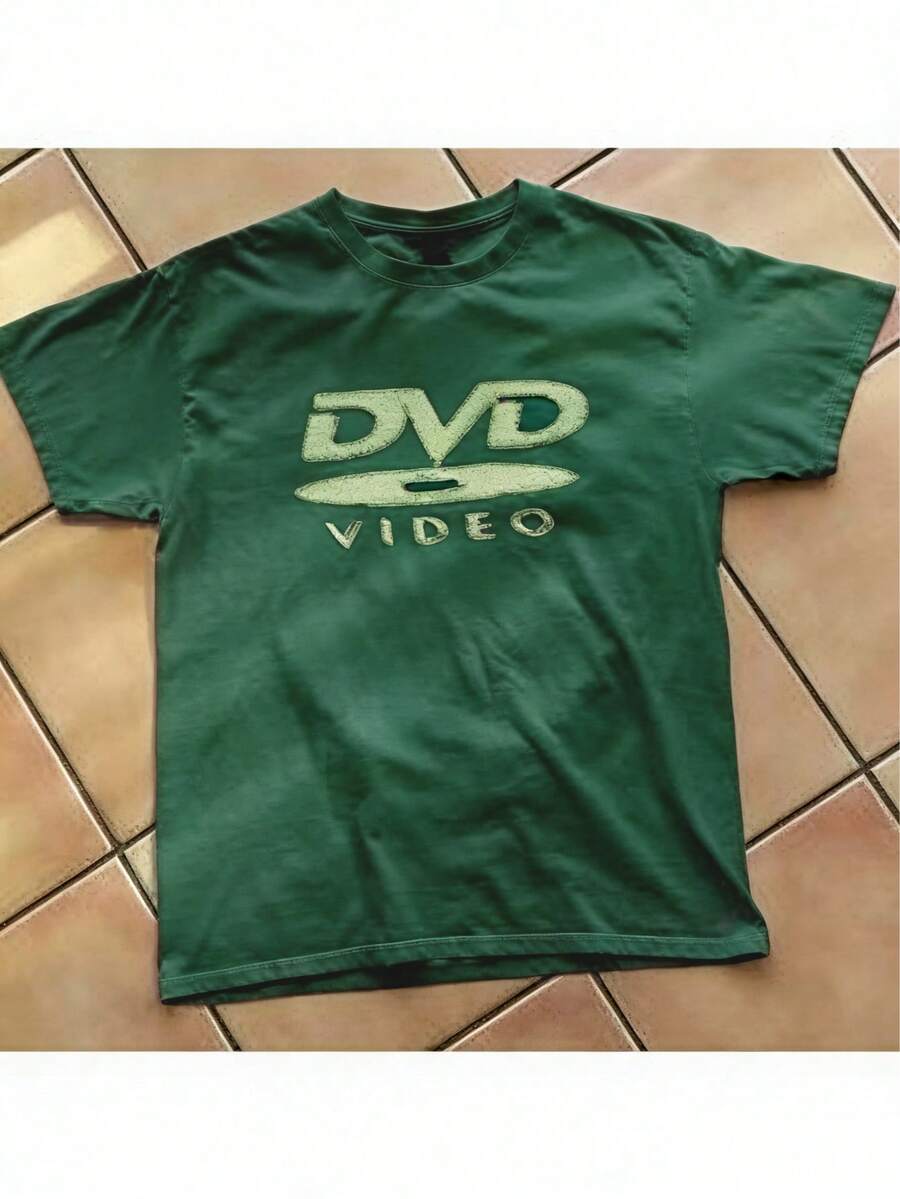 [100% Cotton] DVD Video Nostalgic Green Logo, Vintage Gaming Print T-Shirt, 2000s Aesthetic, Retro Good Shirts, Casual Round Neck Short Sleeve Pullover Tops For Spring / Summer / Fall -Unisex Women & Men's Campus Daily Wear - 墨綠色A - 查看 1