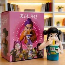 Miniso 名创优品 K-Pop 恶魔猎人 Rumi、Zoey、Mira 乙烯基人偶，可爱偶像女团吃面雕像收藏桌面摆件礼物，生日、圣诞节、开学季送给家人和朋友的完美礼物，办公桌办公用品办公配件 - 多色 - 查看 4