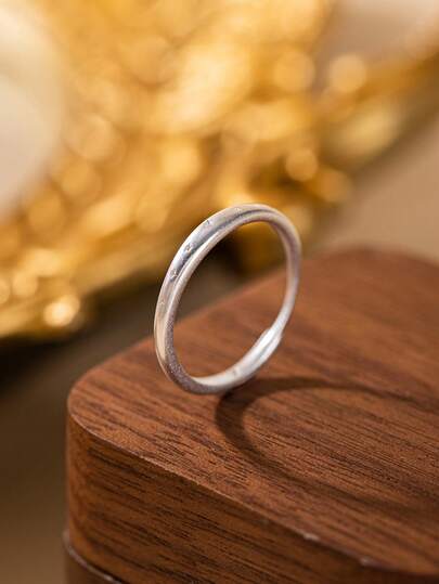 1对时尚简约女士戒指，哑光五角星戒指，ins风百搭精致星形开口可调节戒指（注：由于生产批次不同，可能存在一些色差；此外，受光线和拍摄角度的影响，实物颜色可能与图片略有差异。）