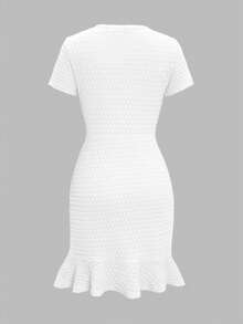 Đầm midi trắng thanh lịch Unadoll dành cho nữ, chất liệu vải tweed, tay ngắn, cài cúc vàng, dáng ôm sát, viền bèo nhún, thích hợp cho công sở và tiệc tùng. - trắng - Xem 4