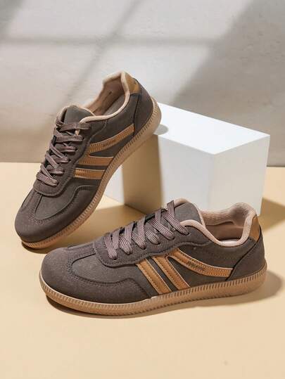 女士夏季休闲平底软底防滑拼接彩色户外运动鞋，适合春秋季穿着