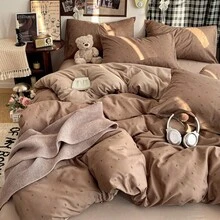 Bộ ga trải giường và vỏ gối họa tiết bướm 2/3 món, gồm 1 vỏ chăn và 2 vỏ gối (không kèm ruột chăn), chất liệu vải nhăn mềm mại, thoáng khí, phù hợp với giường đôi, giường cỡ Queen, giường cỡ King, sử dụng được quanh năm. - Rỉ Nâu - Xem 2