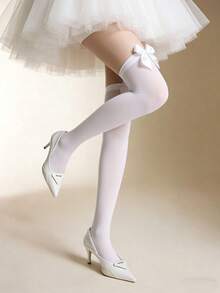 1 đôi tất trắng dài quá đầu gối với nơ lớn trang trí, tất cao đến đùi gợi cảm với chi tiết ruy băng, thích hợp cho mùa cưới, tiệc tùng và lễ hội. Có thể mặc hàng ngày. - Nhiều màu - Xem 4