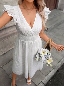女士轻盈镂空V领荷叶袖连衣裙，夏季度假风 - 白色 - 查看 3