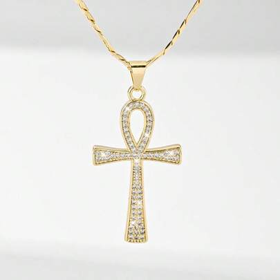 这款男女皆宜的埃及十字架锆石项链，经久耐用，时尚别致，镶嵌着闪亮的锆石。十字架象征着守护，安卡代表着生命和永恒。是情侣佩戴的理想之选，也是馈赠亲朋好友的生日礼物和节日礼物，寓意着和平与永生，充满仪式感和象征意义。