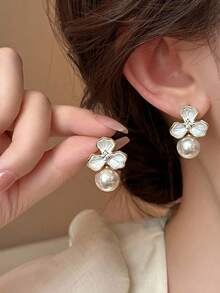 Andkiss 1pair Elegant Flower Shaped Faux Pearl Decorated Stud Earrings Valentines - Multicolor - View 2