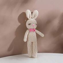 1个手工编织兔子摇铃 - 柔软毛绒兔子环形玩具，适合婴儿，混色面料，易于抓握，吸引宝宝注意力，发出舒缓的摇铃声，适合婴儿房装饰，促进认知发展，适合作为复活节、圣诞节、生日和新生儿礼物，也可作为复活节篮子填充物。 - 彩色 - 查看 10