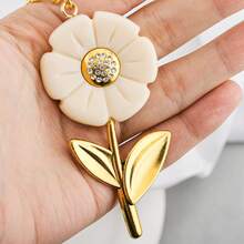 1pc New Exquisite Daisy Keychain Beautiful And Creative Flower Keychain Pendant Multi-Functional Wallet Charm Presented To Women's Jewelry Gift - Multicolor - View 4