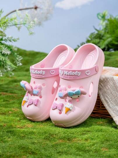 SANRIO 透气镂空凉鞋，防滑室内外拖鞋，时尚可爱卡通沙滩鞋，适合儿童和家长