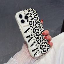 Tương thích với iPhone 17, 17 Pro, 17 Pro Max, 17 Air, 16, 15, 14, 13, 12, 11 / S26, S25, 24, 23, 22 Ultra, A52, A53, A54, A55, A56, 07, A17 / / , Chống bám vân tay, Chống sốc, Chống rơi vỡ. Ốp điện thoại họa tiết da báo rỗng màu kem dành tặng Mẹ nhân Ngày của Mẹ. Sang trọng và cao cấp, món quà hoàn hảo dành cho Mẹ. - trắng - Xem 2