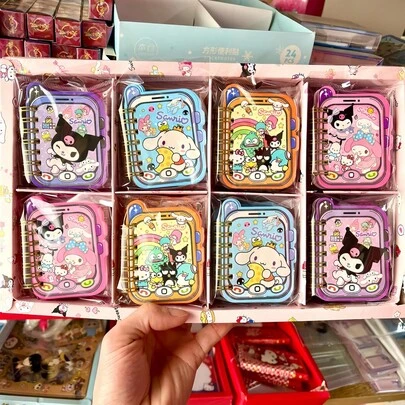 SANRIO 【系列畅销】迷你螺旋笔记本，可爱少女风便携便签本，学生小笔记本，可爱图案+挂环设计，方便携带，可用于记笔记/备忘录，小巧时尚，必备返校文具/日常记录本【官方授权】