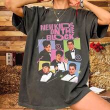 NKOTB Inspired Vintage T-Shirt _ 90s Pop Fan Graphic Tee _ Retro Boy Band Style Shirt _ Fan Made Mus - 黑色 - 查看 1