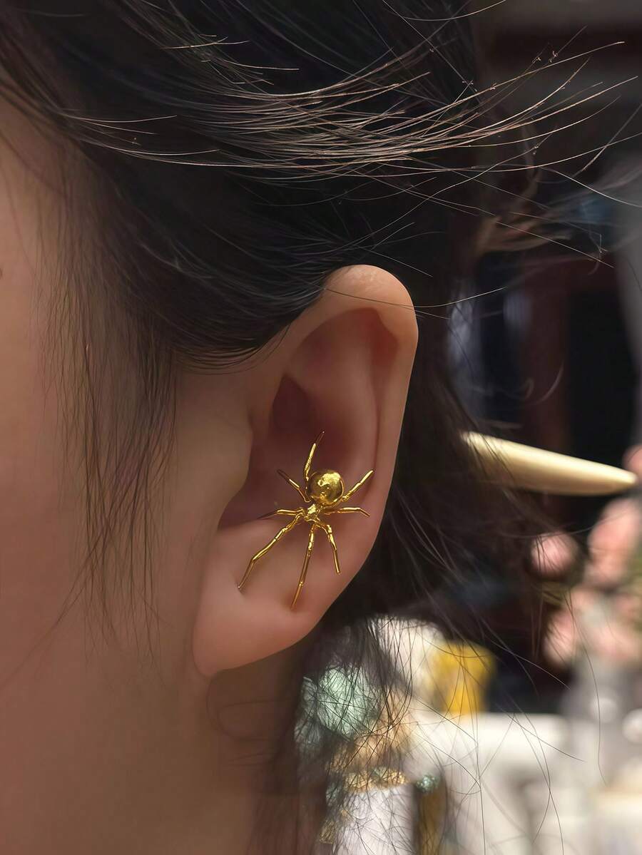 1Pair Gold Tone Realistic Spider Stud Earrings, Punk Gothic Charm Earrings For Teen Girls Boys, Halloween Birthday Holiday Gift Accessory - Simulated Spider Ear Hook - View 1