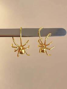 1Pair Gold Tone Realistic Spider Stud Earrings, Punk Gothic Charm Earrings For Teen Girls Boys, Halloween Birthday Holiday Gift Accessory - Simulated Spider Ear Hook - View 3