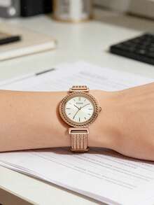 Guess Đồng hồ nữ W1152L3, mặt tròn màu bạc, dây đeo lưới màu vàng hồng, kiểu dáng thường ngày, phù hợp để đeo hàng ngày, quà tặng cho cặp đôi. - Hoa hồng vàng - Xem 4
