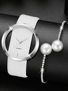 两件套礼盒：简约温柔风格女士石英腕表（银白色表圈，白色皮表带）和珍珠水钻开口手镯。腕表采用超薄超大简约表盘，饰以精致的竖条纹纹理，与白色皮表带和仿珍珠水钻手镯完美搭配。 - 白色 - 查看 2