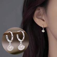 一对，欧式仿珍珠贝壳设计金属耳环，适合派对、婚礼、订婚和日常佩戴。 - 銀色 - 查看 1