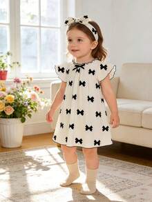 两件套可爱甜美夏季蝴蝶印花连衣裙和蝴蝶结发带，采用泡泡褶面料，荷叶边袖口和褶皱领口设计。这款可爱的连衣裙套装适合时尚休闲的室内外穿着。 - 杏色 - 查看 1