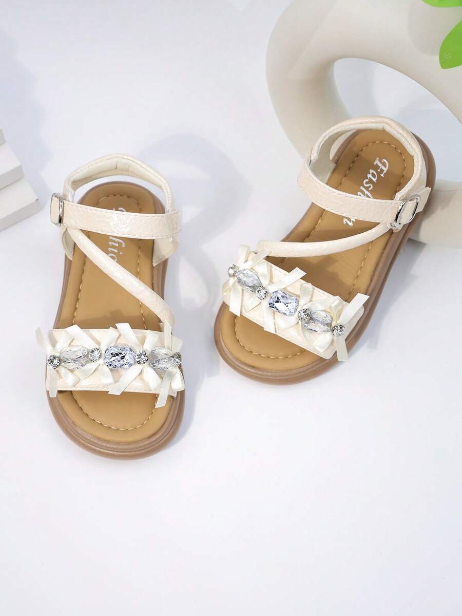 女童凉鞋，新款夏季儿童蝴蝶水钻休闲平底凉鞋，幼儿及小童软底厚底花朵露趾沙滩鞋 - 米色 - 查看 1