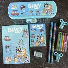 Bluey 14-teiliges Schreibwaren-Geschenkset, Geburtstags- oder Weihnachtsgeschenk für Grundschüler, enthält Bleistift, Lineal, Anspitzer, Radiergummi, Notizbuch, Federmäppchen - Verschiedenfarbig - Übersicht 2