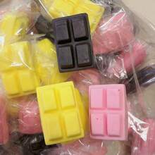 4槽巧克力慢回弹牛奶香味挤压玩具，MEIJII巧克力慢回弹挤压玩具，PU软湿慢粘逼真PU巧克力慢回弹手指玩具礼品，（随机包装）柔软粘稠的质地带来放松体验。按压时轻柔回弹，缓解压力。采用逼真的面包和蛋糕造型。 - 彩色 - 查看 6