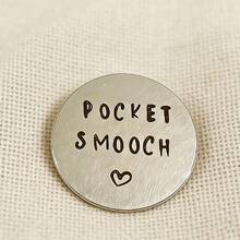 1枚/2枚口袋形亲吻纪念币，趣味亲吻主题情侣纪念品和礼物，适合情侣周年纪念日或情人节礼物，也适合送给情侣、周年纪念日或男朋友 - 查看 9