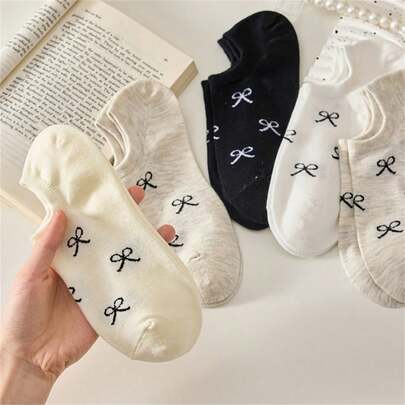 6 đôi tất nữ thắt nơ thanh lịch – Tất thoáng khí, nhẹ, không lộ cổ chân, thích hợp cho mùa xuân hè, tất thường ngày thoải mái với cổ tất rộng, thiết kế nơ trang trí, tông màu nhẹ nhàng, phù hợp cho cả mặc hàng ngày và các dịp đặc biệt.