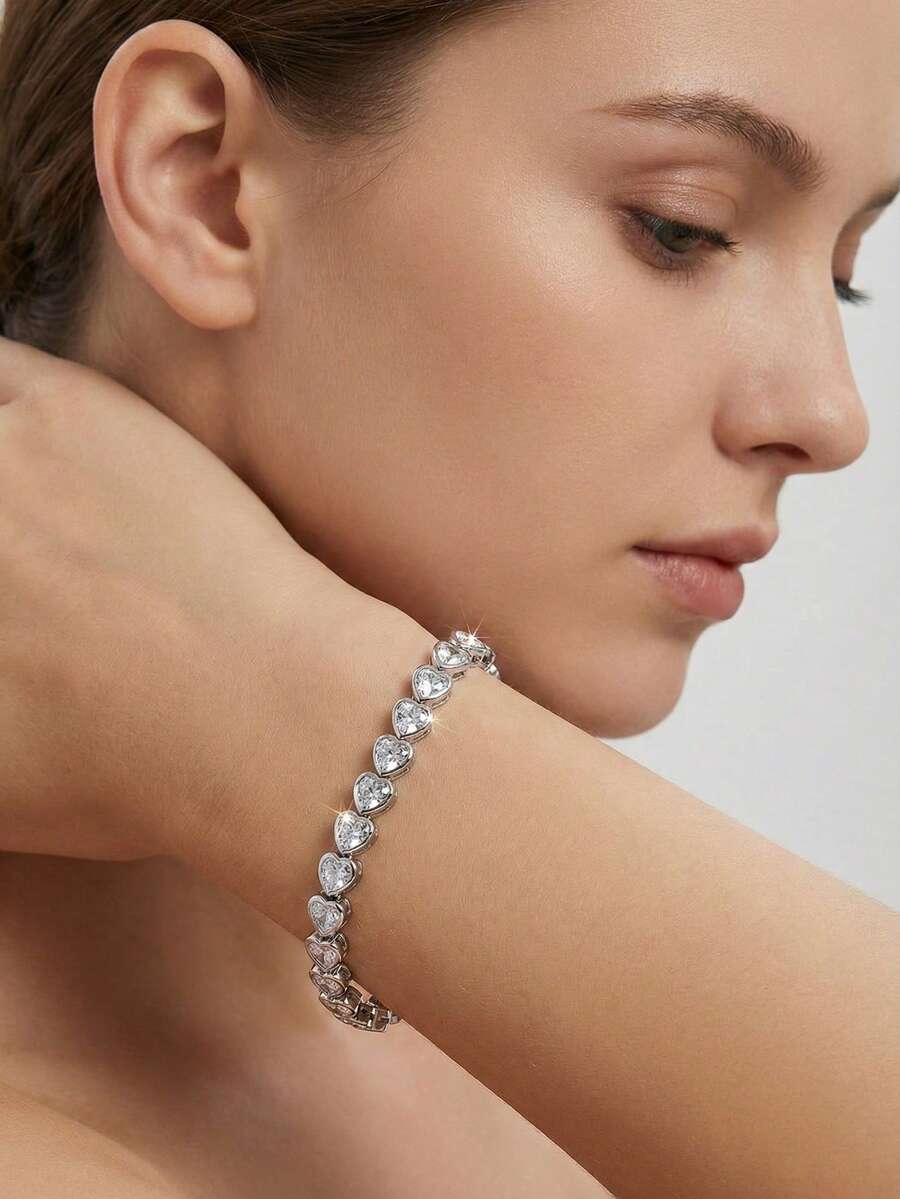 一套奢华优雅的镶嵌立方氧化锆心形手链，适合女士婚礼和派对佩戴，不含礼盒 - 銀色 - 查看 1