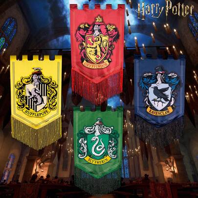Harry Potter 1 lá cờ tua rua cổ điển, màu sắc đặc trưng của bốn trường đại học, cờ tua rua cổ điển họa tiết vàng tinh tế, thích hợp cho người yêu sách, hoàn hảo để trang trí phòng, tiệc theo chủ đề và các lễ kỷ niệm [Được ủy quyền chính thức]