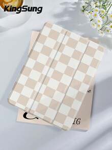 Kingsung Ốp máy tính bảng màu trắng sữa họa tiết bàn cờ, tương thích với iPad Air 8 (M4) 2026 (11 inch), Air 8 (M4) 2026 (13 inch), 9.7/10.2/10.5/10.9/12.9/Pro 11, thế hệ thứ 10, Air 8 (M4) 2026 (11/13 inch), tương thích với Samsung Galaxy Tab S6 Lite 10.4 inch, tương thích với Kindle Paperwhite thế hệ thứ 12 2024, Kindle thế hệ thứ 11 2022. Chống rơi vỡ, chân đế thông minh/tự động bật/tắt màn hình, phong cách Y2K. - Nhiều màu - Xem 3