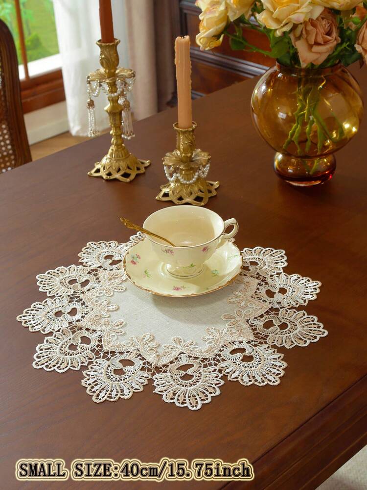 1 tấm vải 100% polyester với ren thêu rỗng tan trong nước. Khăn trải bàn tròn ren cổ điển, có thể dùng làm tấm lót nến, khăn trải bàn tròn hoặc tấm phủ bàn tròn. Phong cách đồng quê Bohemian tươi mới, thích hợp cho bàn ăn, bàn cà phê, bàn trang điểm, bàn phòng khách, trang trí nhà cửa, trang trí tiệc tùng, dã ngoại, họp mặt gia đình và làm quà tặng đám cưới. - Màu be - Xem 2