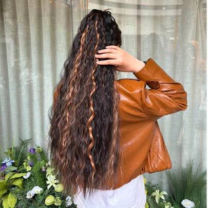 WaveTrip Ss Style Inspo 女士度假穿搭夏季穿搭 24 英寸渐变波浪爪形马尾夹式耐热合成假发，适合女性、女孩、派对和日常使用