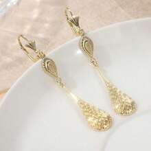 Vintage Hollow Peacock Feather Long Gilded Ear Clips, Double-Layer Feather Texture Draping To Flatter Face Shape, Elegant And Gentle For Formal Wear And Commute - Gold - View 4