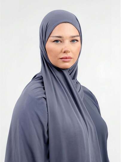 1条女士简约经典纯色优雅休闲流苏围巾，优质针织粘胶面料，长款头巾式头巾，适合日常生活、外出聚会、海滩、度假等场合。