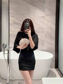 月光之夜手拿包 - 一款香槟色褶皱缎面女士手拿包，采用亮面皮革盒式设计，时尚奢华的晚宴包，适合正式派对、盛会、舞会和各种正式场合。 - 杏色 - 查看 9