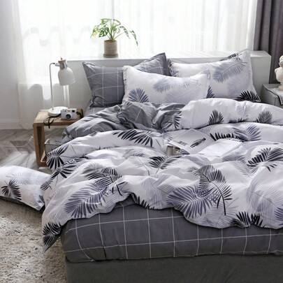 1 bộ ga trải giường bằng polyester với họa tiết hoa lá, phong cách tối giản và hiện đại, chất liệu mềm mại và thoải mái, thích hợp cho giấc ngủ không cần chăn, thấm hút mồ hôi và nhanh khô, có thể giặt, không bị xù lông và không phai màu, điều chỉnh nhiệt độ, phù hợp cho mọi mùa, màu trắng tươi mát và sạch sẽ, bộ đồ giường gia đình thích hợp cho mọi mùa.